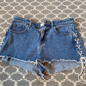 Tie jean shorts